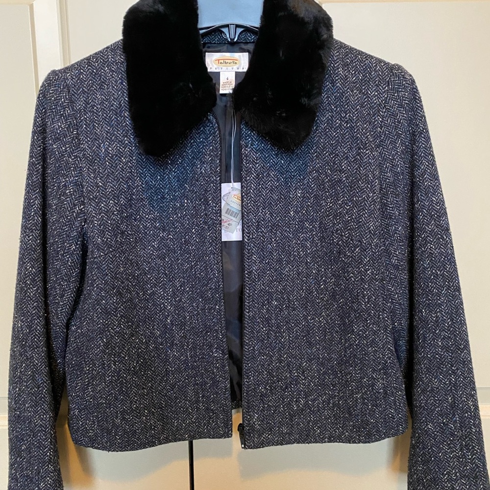NWT cropped wool zip up jacket with removable faux fur collar.